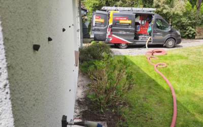 Weiße Putzfassade Einblasdämmung